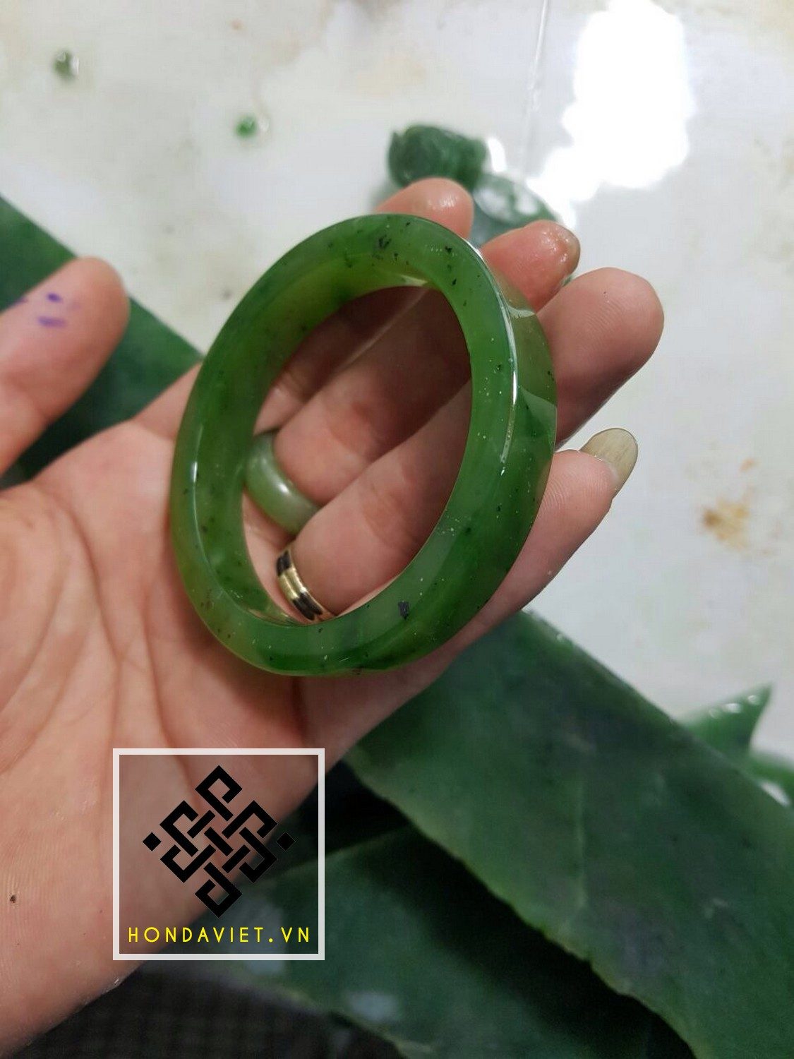 Tại sao nên sở hữu Vòng Tay Ngọc Bích?