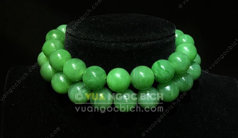 Đá màu xanh ngọc bích: trang sức của sự quyến rũ thể hiện vẻ đẹp thời thượng 7 Đá màu xanh ngọc bích: trang sức của sự quyến rũ thể hiện vẻ đẹp thời thượng 4