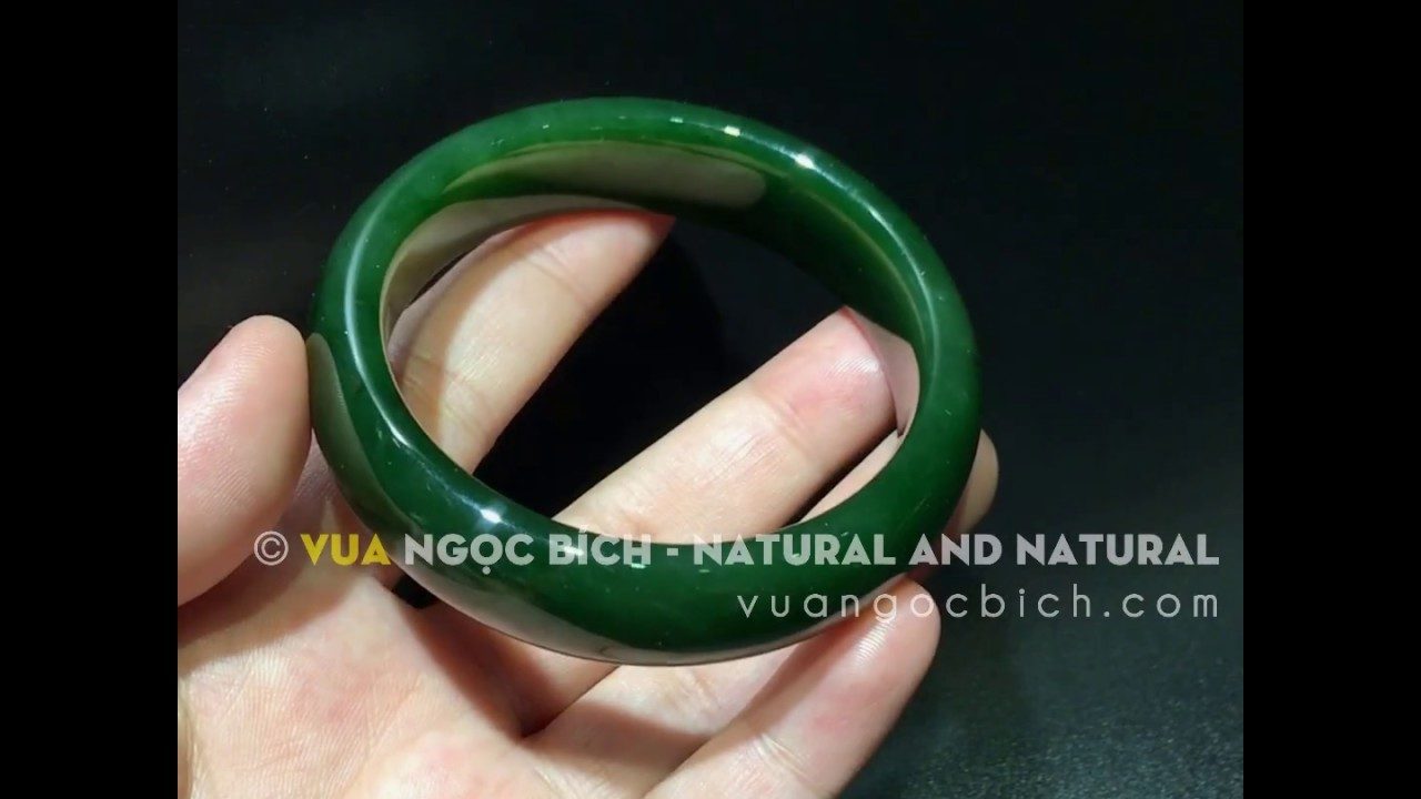 Tại sao phụ nữ đều nên đeo vòng ngọc bích? 24