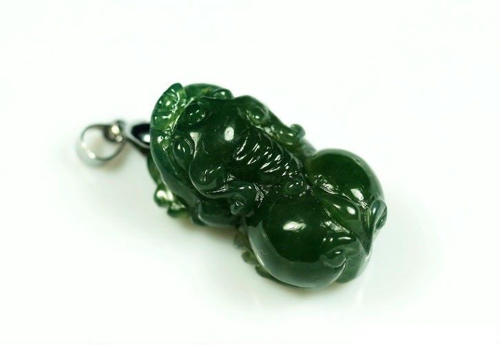 Trang sức Tỳ hưu đá ngọc bích nephrite - Vẻ đẹp tuyệt vời trên tất cả vẻ đẹp 3 Trang sức Tỳ hưu đá ngọc bích nephrite - Vẻ đẹp tuyệt vời trên tất cả vẻ đẹp 3