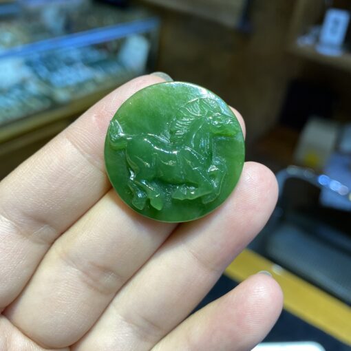 Mặt Dây Ngọc Bích Nephrite Jade Chạm Ngựa (VNB-MD422)