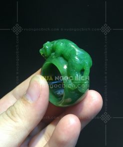 Nhẫn Ngọc Bích Bản Liền Khối Chạm Hổ Gầm VVIP (VNB-NN178)