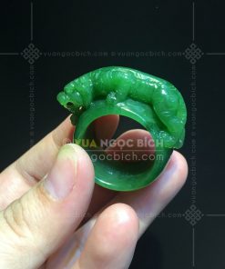 Nhẫn Ngọc Bích Bản Liền Khối Chạm Hổ Gầm VVIP (VNB-NN178)