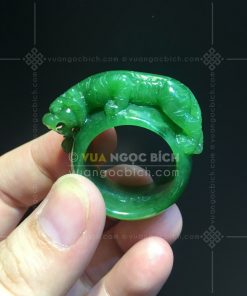 Nhẫn Ngọc Bích Bản Liền Khối Chạm Hổ Gầm VVIP (VNB-NN178)