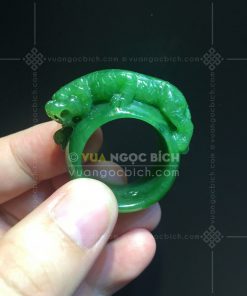 Nhẫn Ngọc Bích Bản Liền Khối Chạm Hổ Gầm VVIP (VNB-NN178)