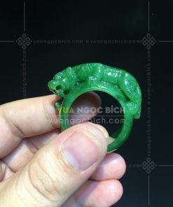 Nhẫn Ngọc Bích Bản Liền Khối Chạm Hổ Gầm VVIP (VNB-NN178)