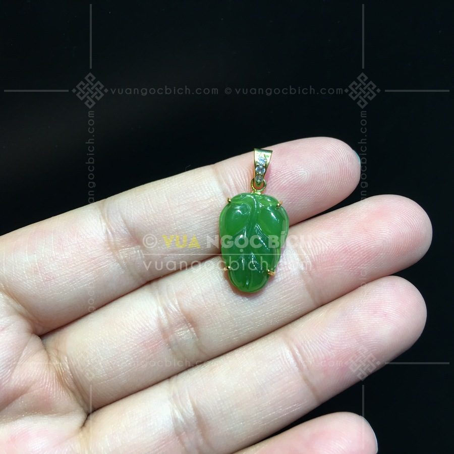 Những điều nhất định phải biết khi dùng mặt dây chuyền ngọc bích 1 Những điều nhất định phải biết khi dùng mặt dây chuyền ngọc bích 1