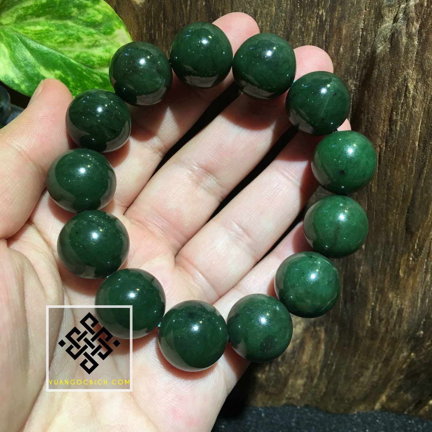 Lý do nên xem giờ khi đeo vòng ngọc bích tự nhiên 9 Lý do nên xem giờ khi đeo vòng ngọc bích tự nhiên 9