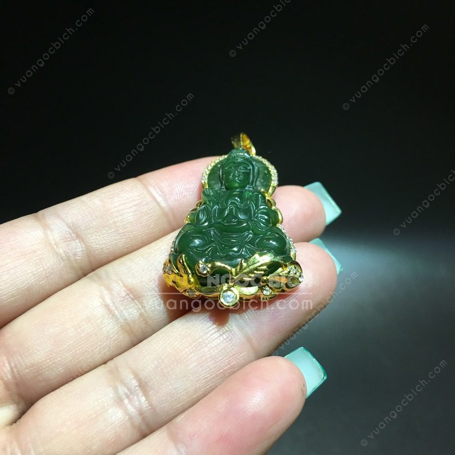 Mặt dây chuyền Phật Bà Quan Âm bằng ngọc mang ý nghĩa ra sao? 9 Mặt dây chuyền Phật Bà Quan Âm bằng ngọc mang ý nghĩa ra sao? 9