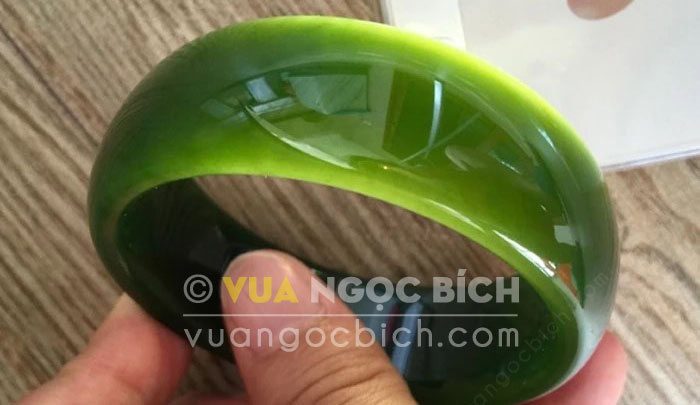 Một số mẹo phân biệt vòng ngọc bích thật giả 27 Một số mẹo phân biệt vòng ngọc bích thật giả 25