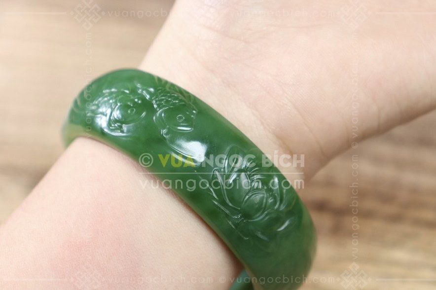 Những lưu ý khi mua vòng ngọc bích bản liền 29 Những lưu ý khi mua vòng ngọc bích bản liền 27