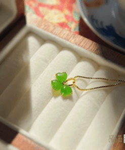 Mặt Dây Cỏ Ba Lá Ngọc Bích Nephrite Jade VIP (VNB-MD716)