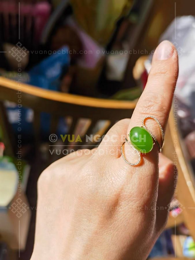 Mua nhẫn ngọc bích nữ cần biết những thông tin này 21 Mua nhẫn ngọc bích nữ cần biết những thông tin này 19