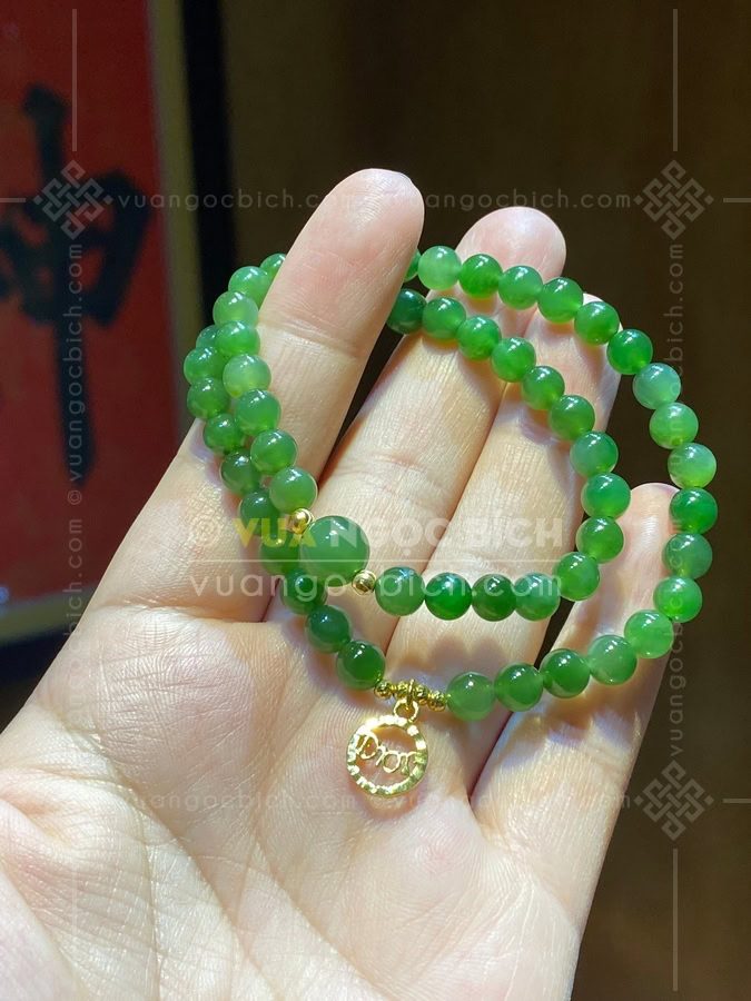 Bật mí cách đeo vòng tay ngọc bích bên nào chuẩn nhất? 7 Bật mí cách đeo vòng tay ngọc bích bên nào chuẩn nhất? 5