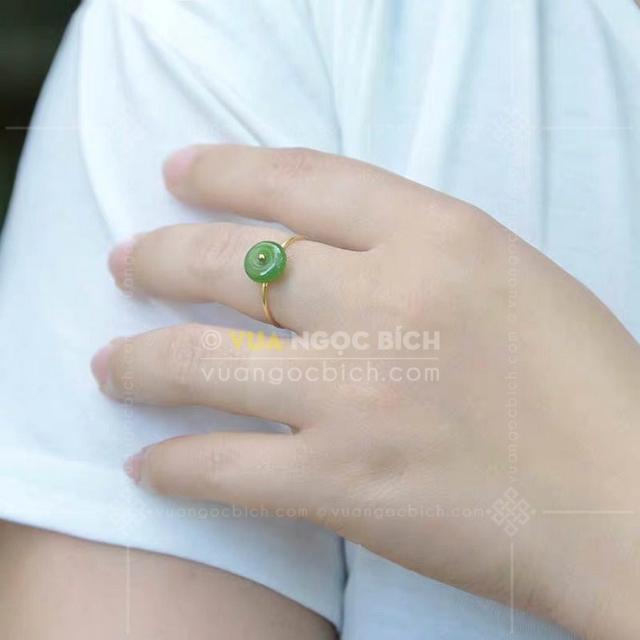 Điểm danh các mẫu nhẫn ngọc bích hot được ưa chuộng hiện nay 1