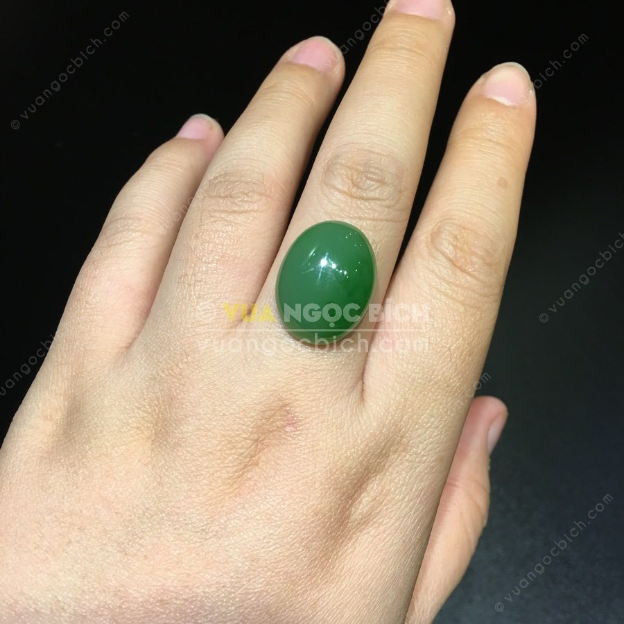 Yếu tố ảnh hưởng đến giá trị của đá ngọc bích xanh 4